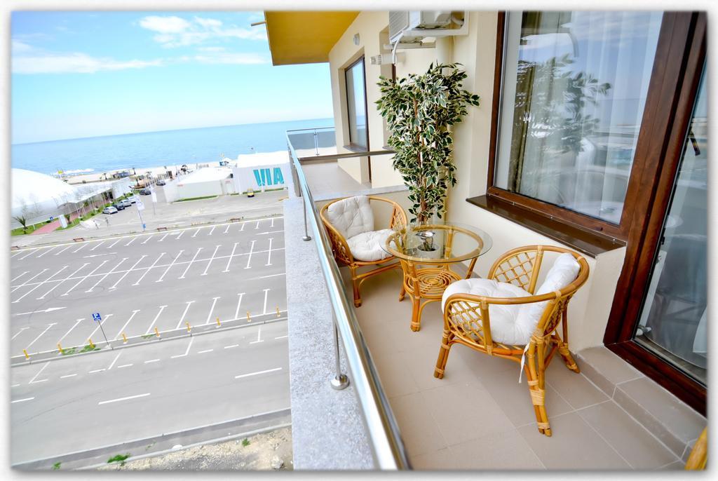 Summerland Luxury Studios By The Sea Mamaia Værelse billede